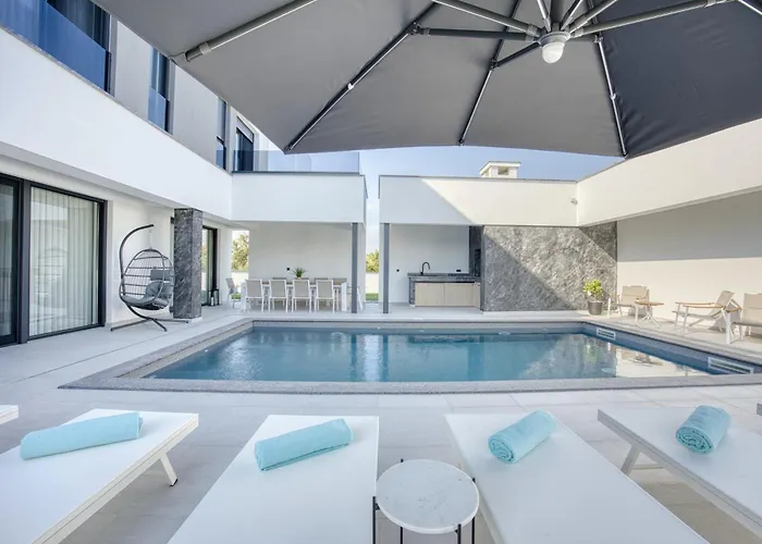 Luxury With A Swimming Pool Zaton, Zadar - 23511 别墅